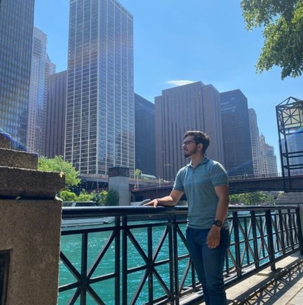 Meet your Posher, Luis